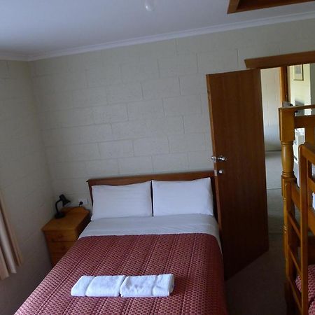 Willaway Motel Apartments 울버스톤 외부 사진