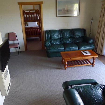 Willaway Motel Apartments 울버스톤 외부 사진