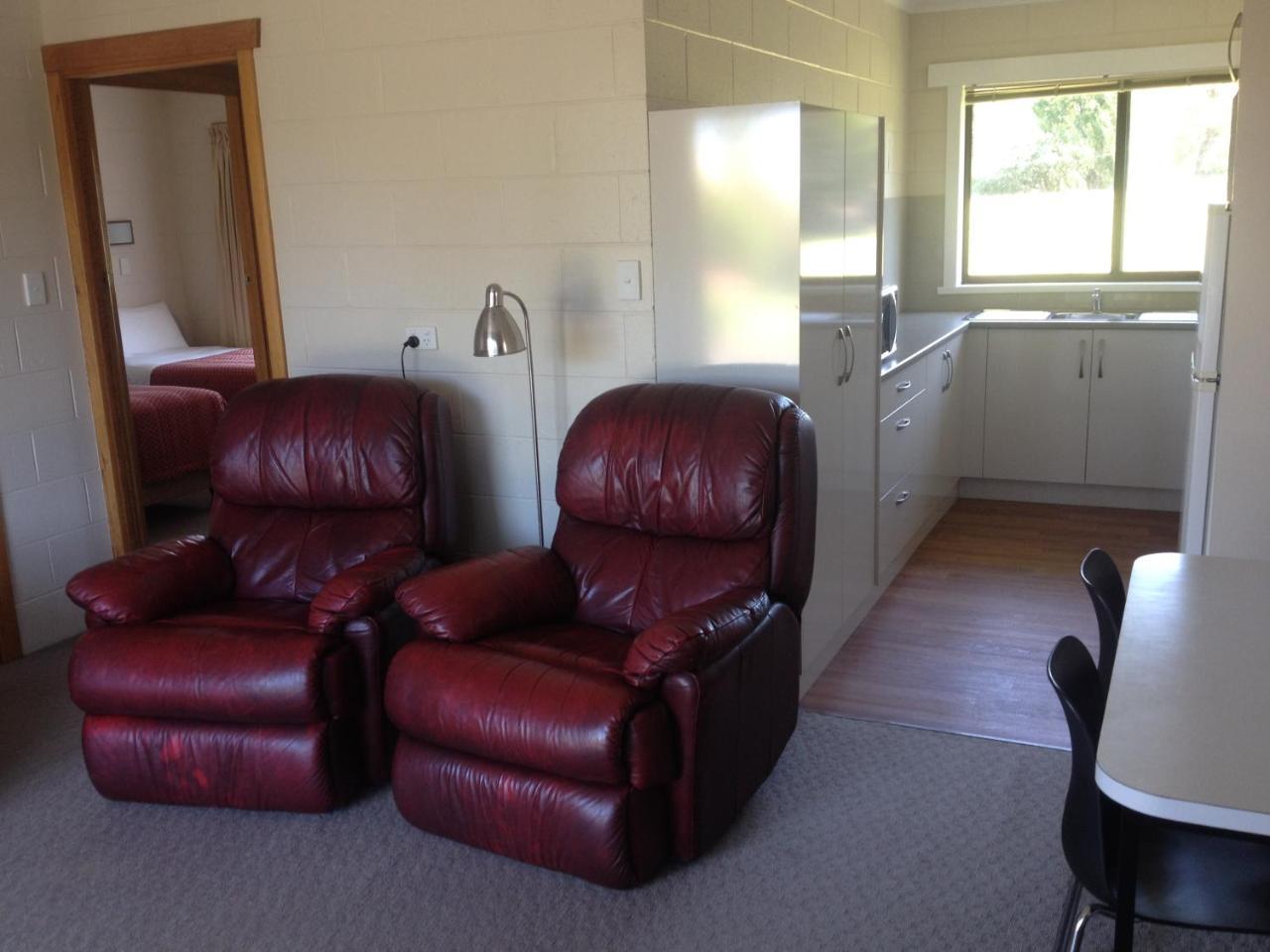 Willaway Motel Apartments 울버스톤 외부 사진