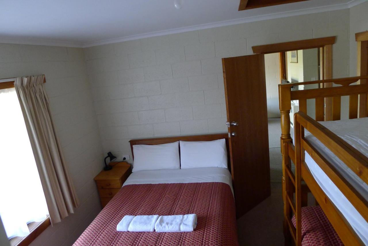 Willaway Motel Apartments 울버스톤 외부 사진