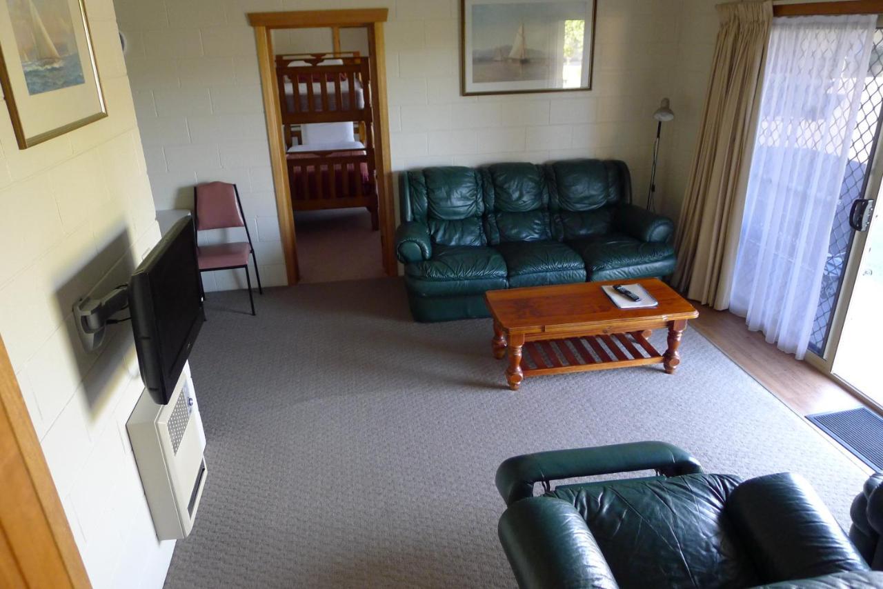 Willaway Motel Apartments 울버스톤 외부 사진