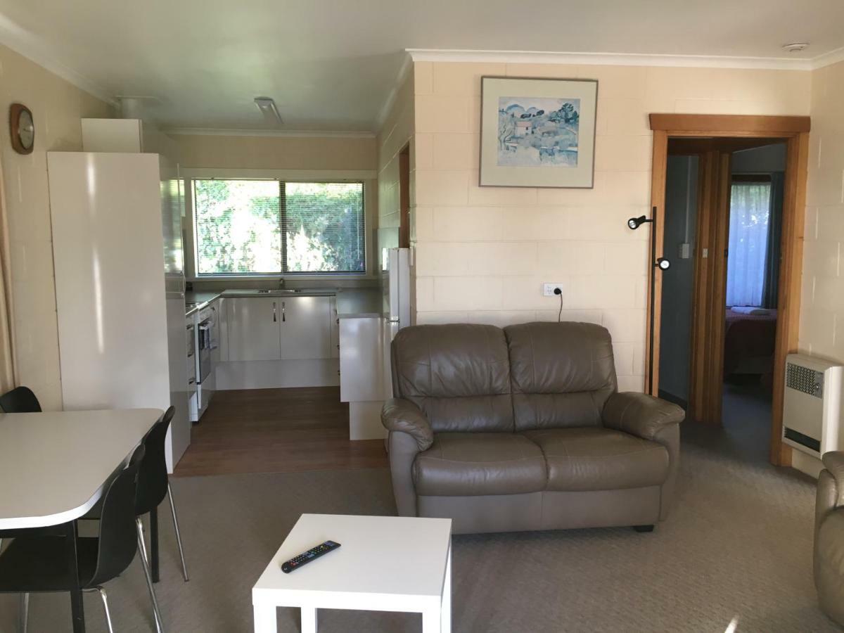 Willaway Motel Apartments 울버스톤 외부 사진