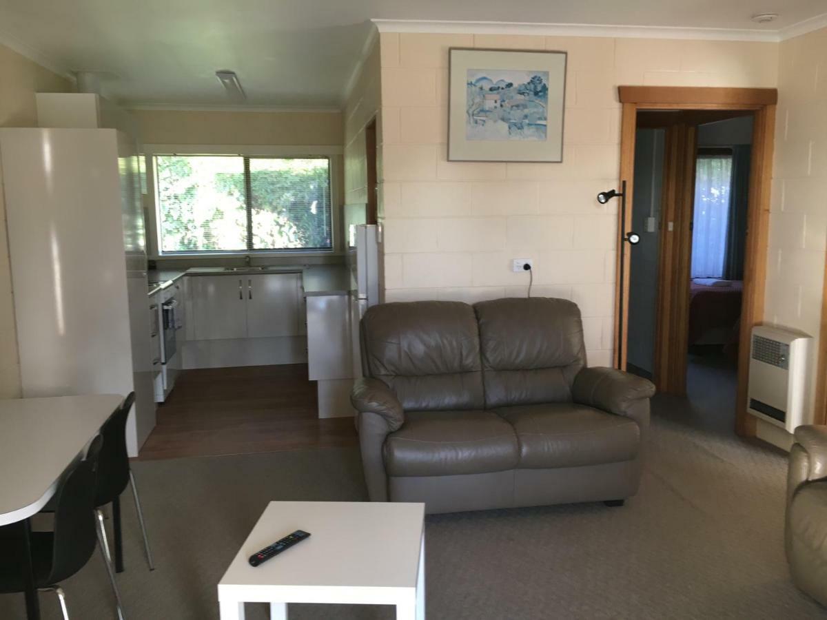 Willaway Motel Apartments 울버스톤 외부 사진